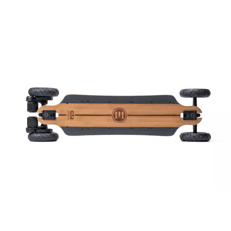Skateboard électrique Evolve GTR 2 Bamboo tout-terrain offrant une vitesse maximale de 44 km/h et une puissance de 6000W